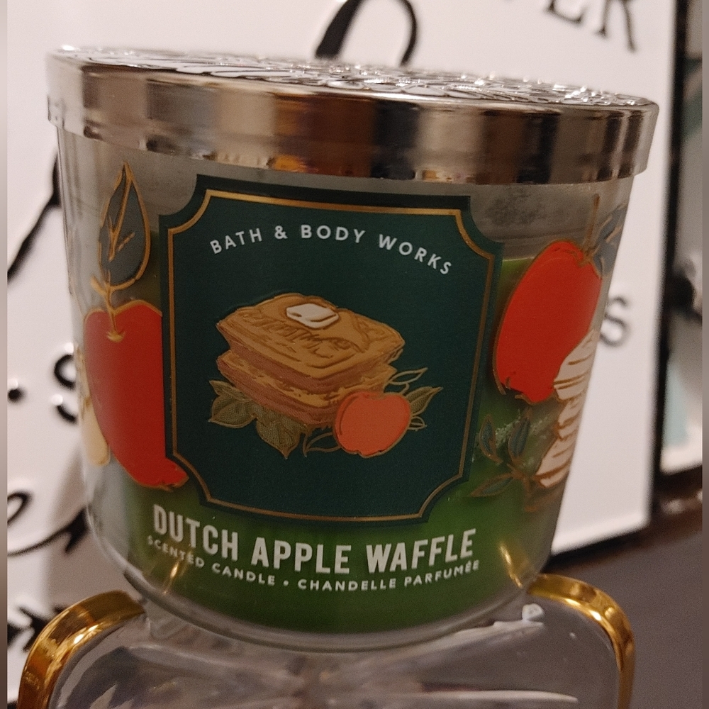 BATH & BODY WORKS DUTCH APPLE WAFFLE 3 WICK CANDLE